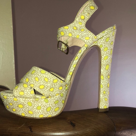 Vero Cuoio Flower Heels - Picture 1 of 4